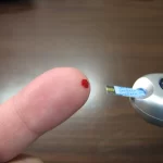 What is a Glucometer? Types, Accuracy, & How to use it? 29 glucometer glucose meter