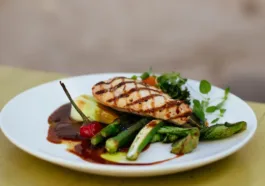 Smart Choices on the Go: Navigating Healthy Fast Food Options 14 healthy fast food options Grilled Chicken is healthier than fried chicken