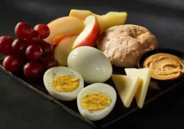 high protein low carb fast food starbucks protein box