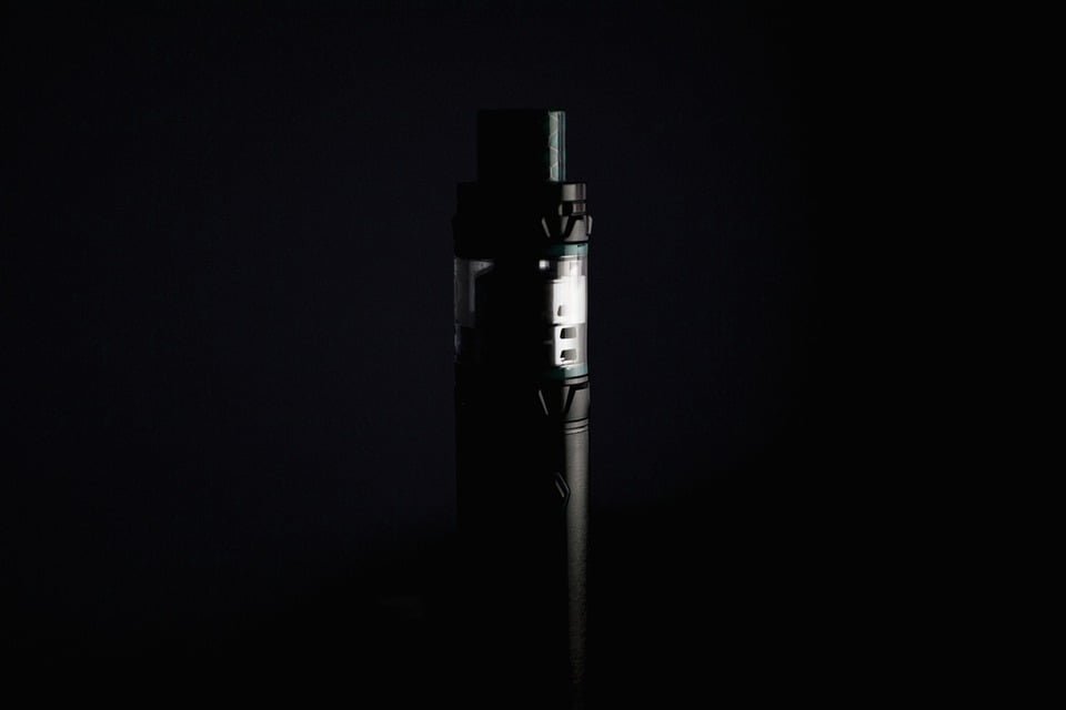 EVALI (E-Vaping Associated Lung Injury): Symptoms, Diagnosis, Treatment 13 vaping EVALI (E-Vaping Associated Lung Injury)